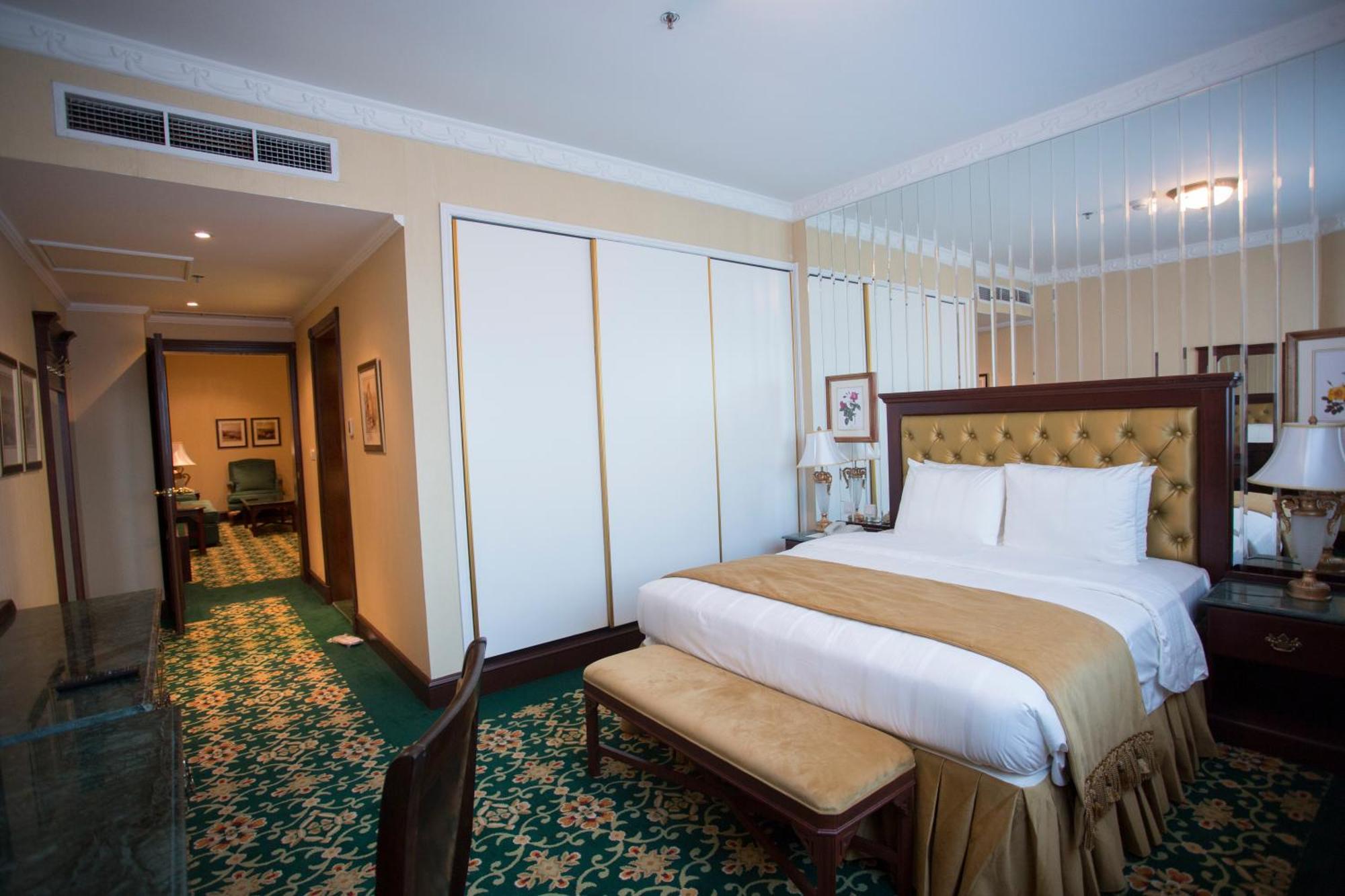 Habitat All Suites, Al Khobar Ngoại thất bức ảnh A bedroom at the hotel