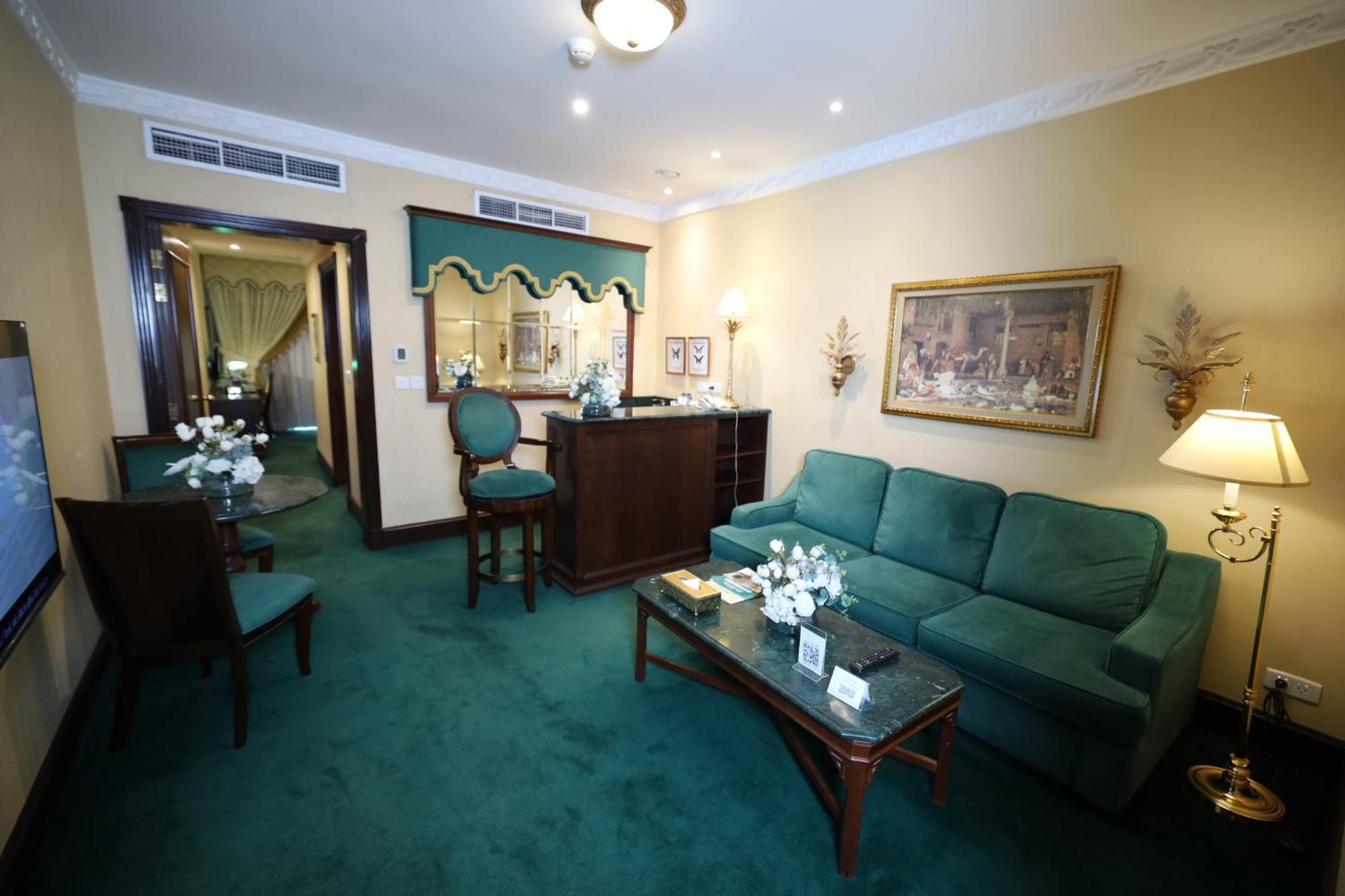 Habitat All Suites, Al Khobar Ngoại thất bức ảnh Suite at the Grand Hotel