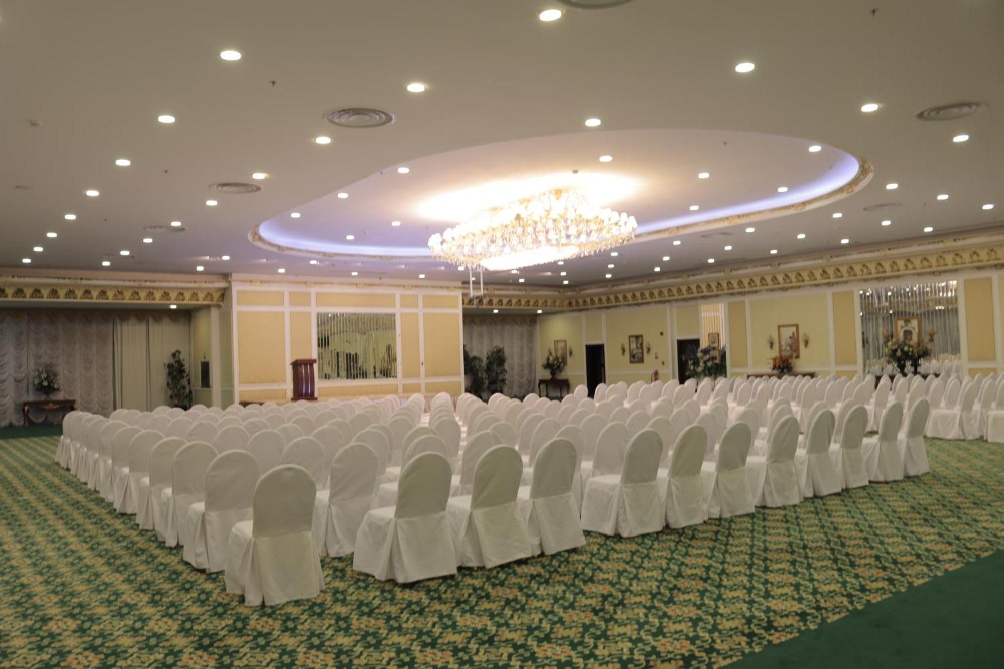 Habitat All Suites, Al Khobar Ngoại thất bức ảnh The ballroom of the hotel