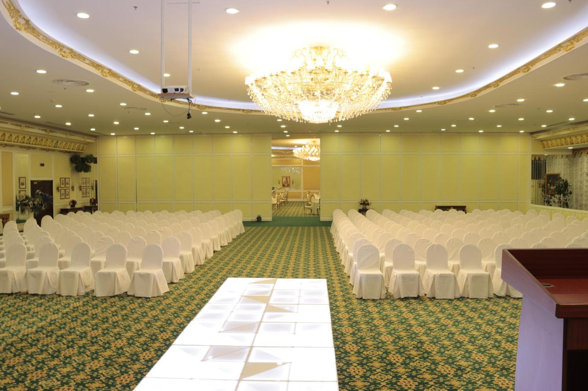 Habitat All Suites, Al Khobar Ngoại thất bức ảnh The ballroom of the hotel