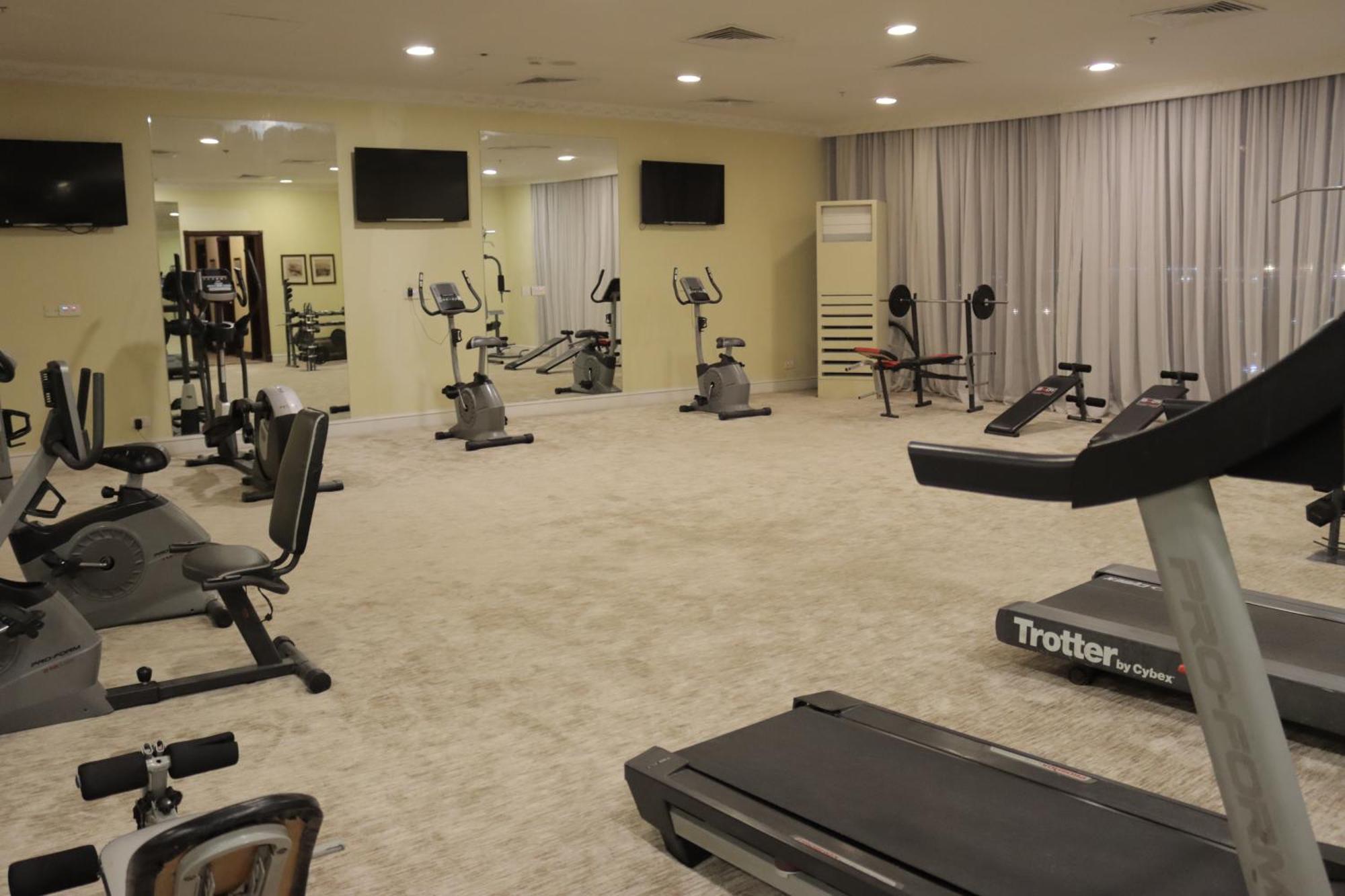 Habitat All Suites, Al Khobar Ngoại thất bức ảnh The gym at the hotel