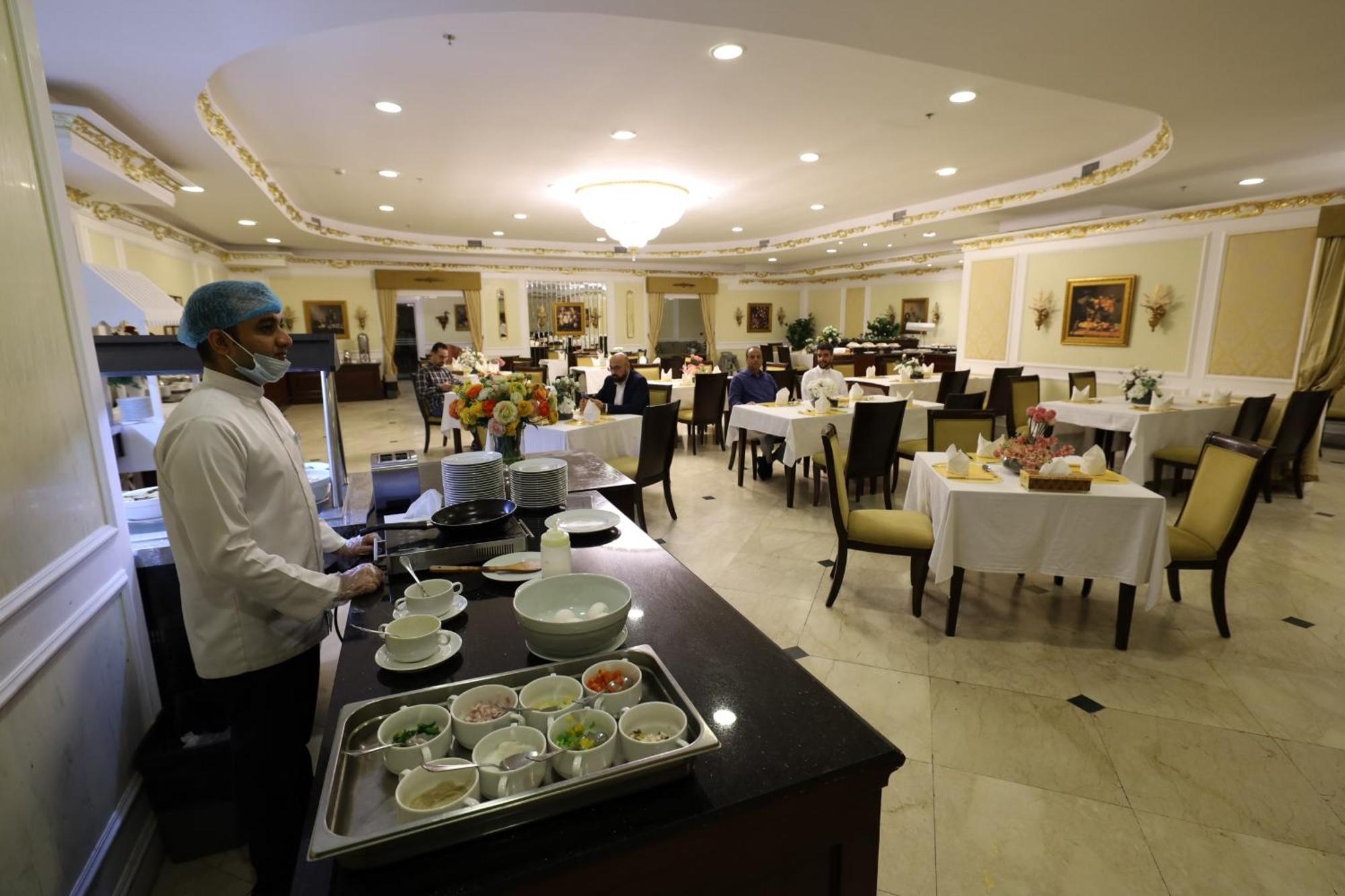 Habitat All Suites, Al Khobar Ngoại thất bức ảnh A restaurant in a hotel