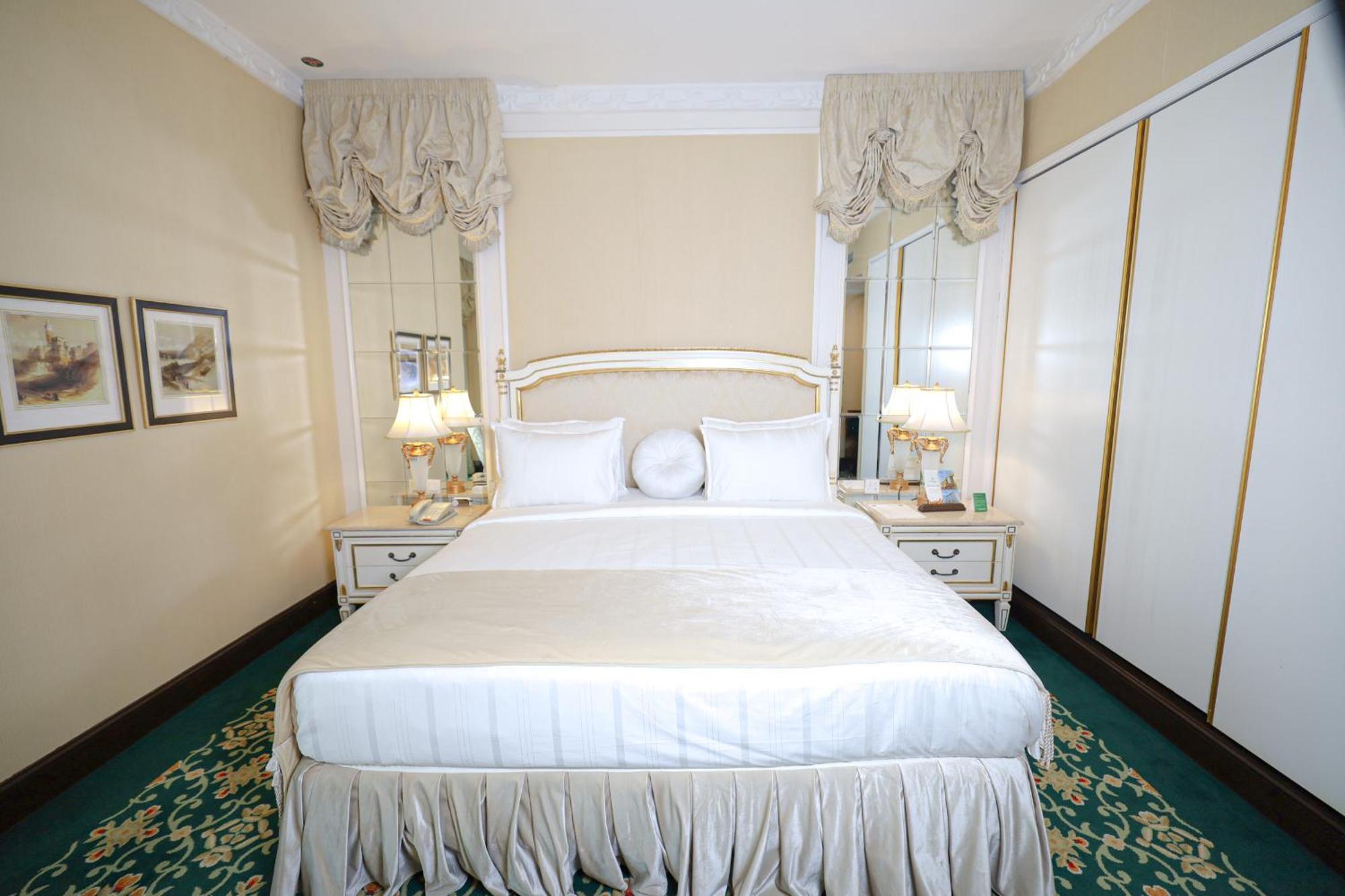 Habitat All Suites, Al Khobar Ngoại thất bức ảnh A bedroom at the hotel