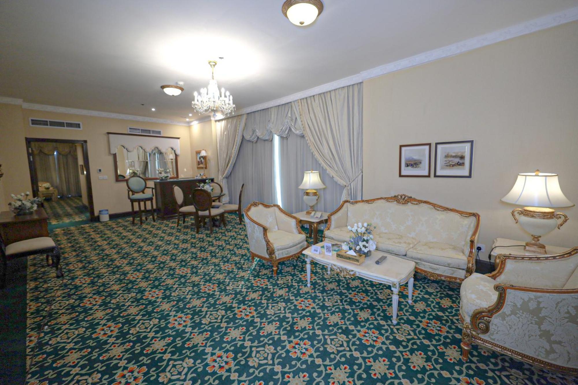 Habitat All Suites, Al Khobar Ngoại thất bức ảnh A suite at the hotel